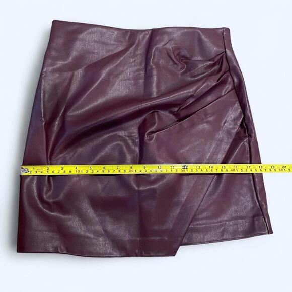 burgundy faux leather skirt. dynamite size medium - Picture 3 of 6
